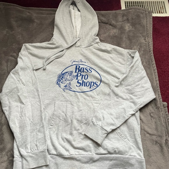 Bass Pro Sweatshirt - Picture 1 of 3